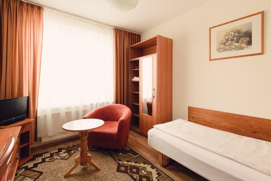 Pokoje Goscinne Akropol Poznan Exterior photo